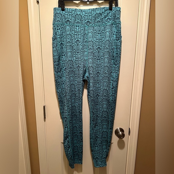 POP Fit Pants - 3X POP Fit Women's Green Grey Snakeskin Print Athletic Leggings with Pockets